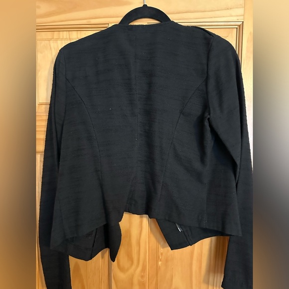 Asymmetrical collarless zipper blazer - Picture 3 of 4